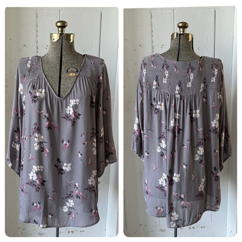 Torrid Grey Floral Crepe V-Neck Smocked Blouse Top Size 4